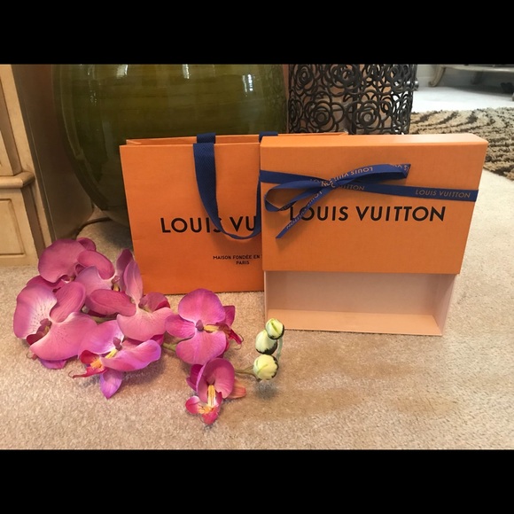 💎Luxurious Louis Vuitton Wallet Box & Small Bag💎 - Picture 2 of 2